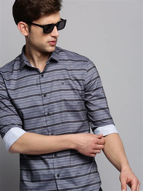 SHOWOFF Men's Spread Collar Stripes Grey Shirt