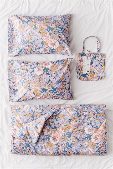 Mila Sketched Floral Duvet Set | Floral duvet sets, Duvet sets, Duvet ...