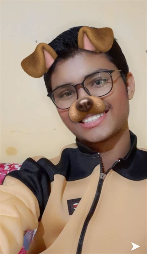 5) A man uses a crowbar of length 3.0 m to raise a load of 150kgf by ...