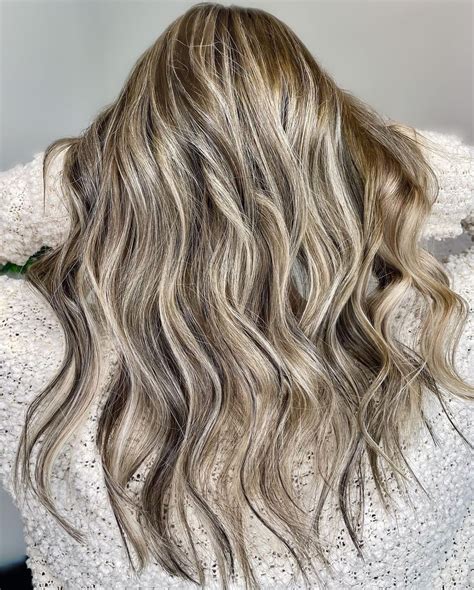 What Are Hair Lowlights, Difference Between Highlights and Lowlights