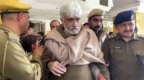 Fake bills, promise of 4 films: What are the allegations against ...