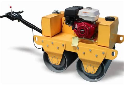 Operating a Compactor Roller 的图像结果