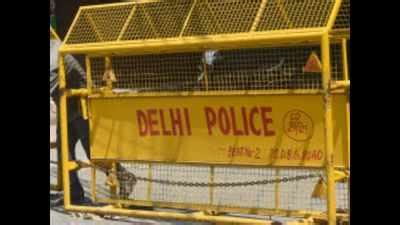 Body of man found hanging from tree in south Delhi | Delhi News - Times ...