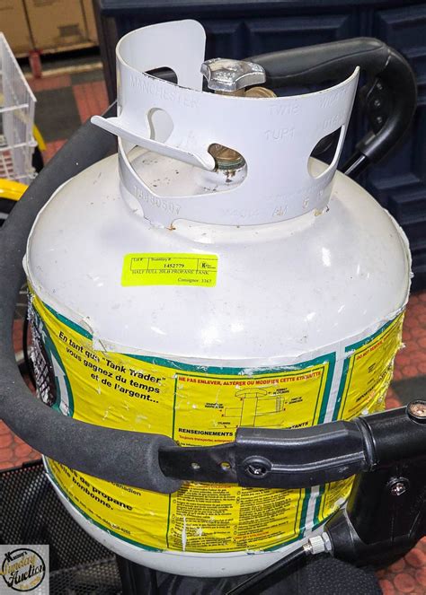 HALF FULL 20LB PROPANE TANK
