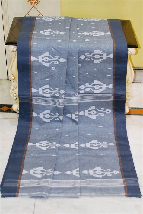 Hand Work Cotton Dhakai Jamdani Saree in Ash, Off White and Dark Grey ...