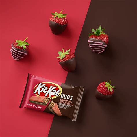 KIT KAT DUOS Dark Chocolate and Strawberry Flavored Creme Wafer Candy ...