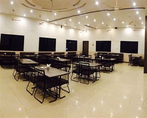 HOTEL SAFARI LODGE (Chimur) - Hotel Reviews, Photos, Rate Comparison ...