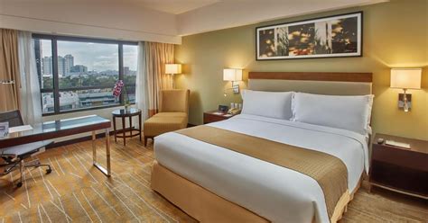Holiday Inn & Suites Makati from ₹ 2,908. Makati Hotel Deals & Reviews ...