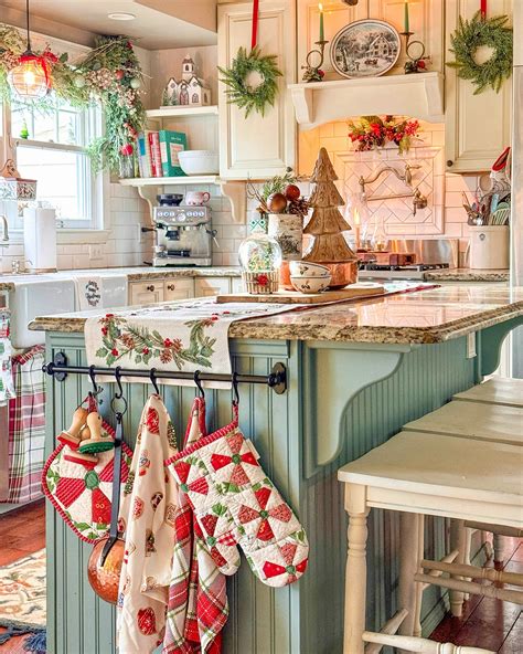 33 Elegant Kitchen Christmas Cabinet Decor Ideas [2024] - No Minimalist ...