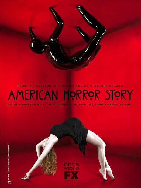 撇开剧情，《美国恐怖故事》每一季的海报都是艺术与惊悚的组合