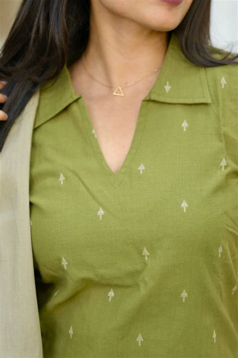 Radhya (green) - handloom cotton suit set in green – vastarathelabel