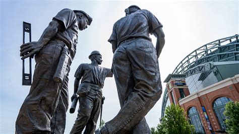 Brewers, Ironworkers to honor 3 who died in Big Blue crane collapse