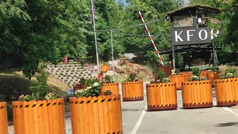 OGLASIO SE KFOR O BARIKADAMA KOD DEČANA: Evo zbog čega su stare ...