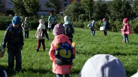 Parents and Kids Playing 的图像结果