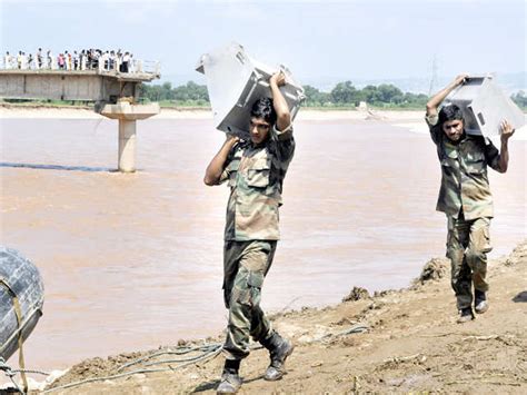 J&K floods: Soldiers build bridge over Tawi river - J&K floods: Rescue ...