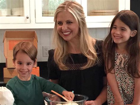 Sarah Michelle Gellar, Freddie Prinze Jr., and Their Kids Take Cooking ...