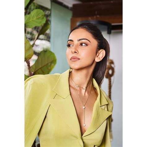 Rakul Preet Singh : సిల్వర్ టాప్‌లో మరింత అందంగా ఢిల్లీ బ్యూటీ రకుల్ ...