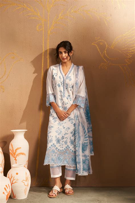 Off White Silk Embroidered Kurta with Pant and Dupatta – Rang Roop Online