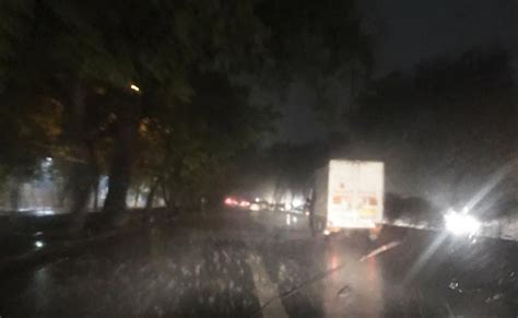 भारी बारिश और आंधी के चलते दिल्ली एयरपोर्ट पर उड़ानें लेट, डायवर्ट की ...