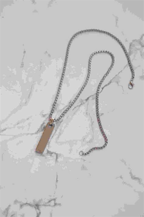 Elegant And Minimal Brick Neckpiece – Rubyball