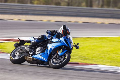 Suzuki GSX-8R 2024 - Motochecker