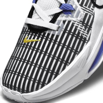 LeBron Witness 6 EP Basketball Shoes. Nike IN