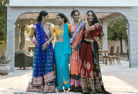 Indian clothing has traditions and diversity. – festiwo