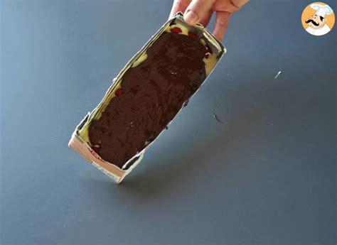 Franui-style chocolate bar with raspberries, white and dark chocolate!