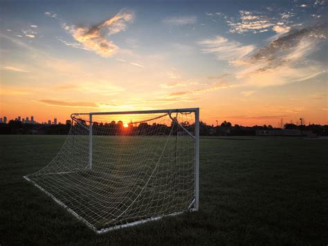 Download wallpaper 1600x1200 gate, net, field, sunset, football, sport ...