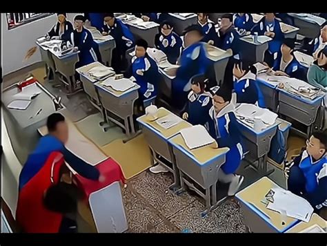 浙江仙居职业中专学生打架，造成了两死两伤的的悲剧。据说是学生会搜了一个女生手机， - 哔哩哔哩