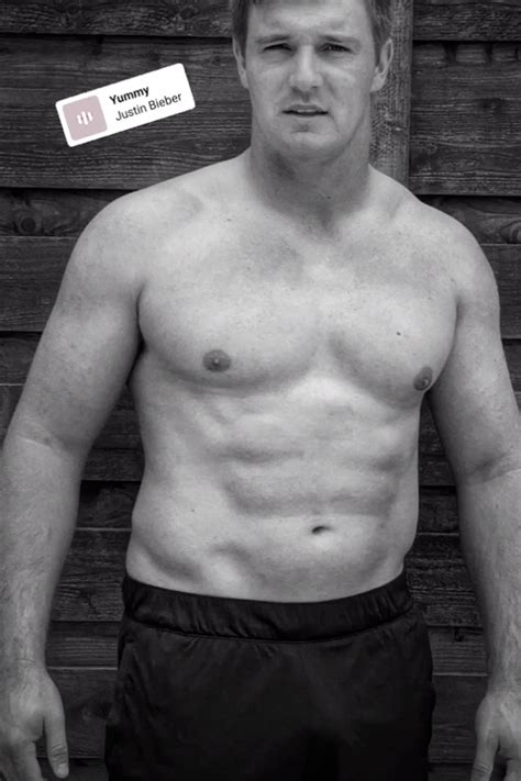 Bryson DeChambeau shows off more GAINZ with aggressively shirtless ...