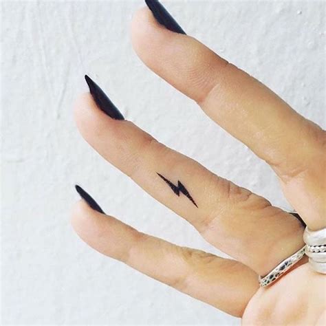 16 Mini Finger Tattoo Ideas You Will Fall In Love With - Features