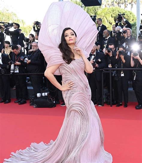 For her next look at Cannes 2022, Aishwarya Rai Bachchan chooses Indian ...