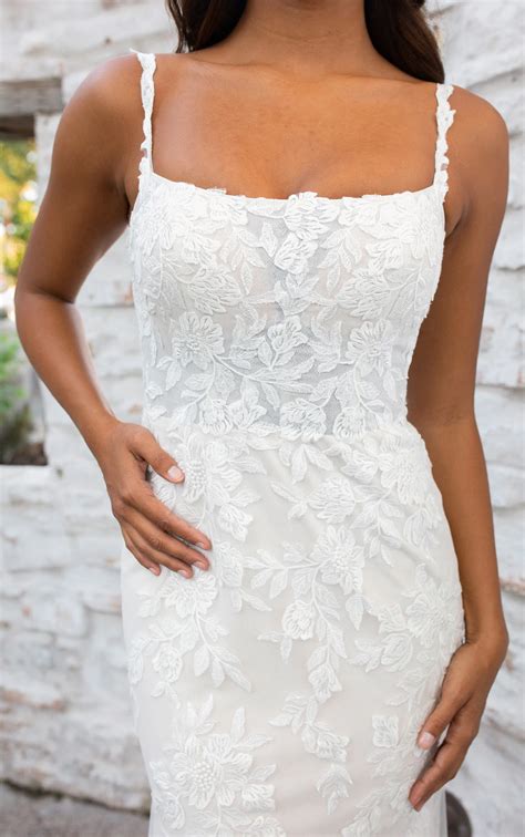 Elegant Floral Lace Fit-and-Flare Wedding Dress with Shoulder Straps