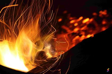 Define Spark, Spark Meaning, Spark Examples, Spark Synonyms, Spark ...