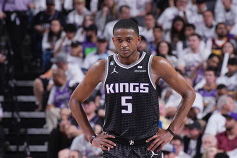 Bleacher Report on Twitter: "De’Aaron Fox (fractured left index finger ...