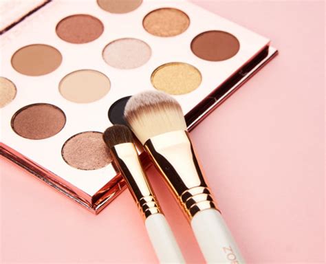 5 Ways You Can Use Your Eyeshadow Palette In Everyday Beauty Routine ...