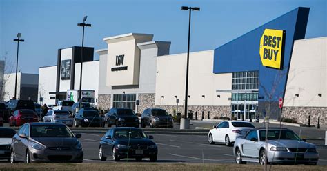 Christiana Fashion Center fills two big spaces with gym and HomeSense