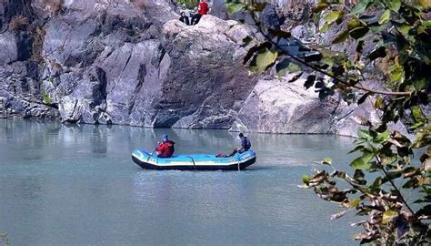 River Rafting in Rishikesh: Hit The Rapids With Your Friends In 2026!