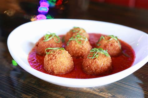 Neapolitan-Inspired St Louis Wood Fired Pizza - Pizzeoli Wood Fired Pizza