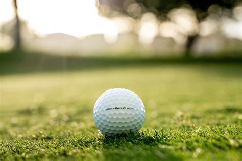 Tour-Proven Titleist Pro V1 Left Dot Now Available in Limited Run ...