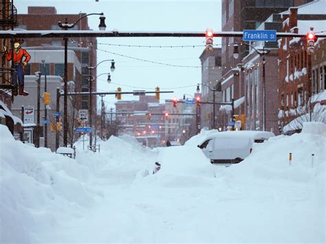 Death toll rises after ‘blizzard of the century’ blankets US | Weather ...