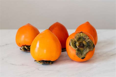 All About Hachiya Persimmons - How to Pick & Eat | Lisa Lin