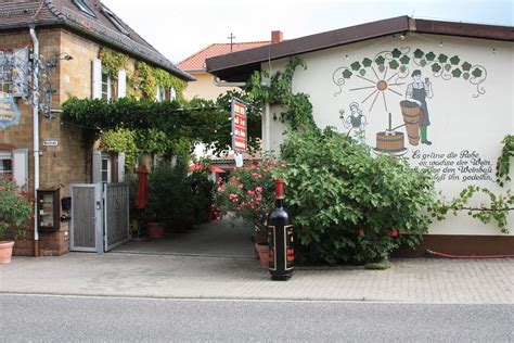Kallstadt - Wohnmobilstellplatz am Weingut Walter Henninger | Pfalz.de