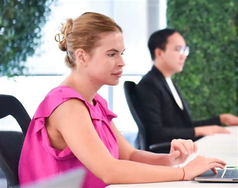 दुबई में ऑफिस रेंट पर | IFZA का फ्लेक्सीडेस्क और प्राइवेट स्पेस