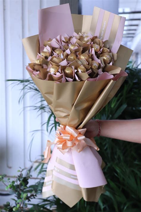 Chocolate Hand Crafted Classic Bouquet with 20 chocolates - Bangalore ...