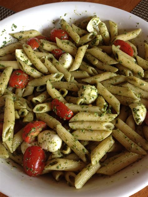 tomato mozzarella basil pasta salad