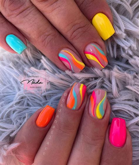 30 Simple Yet Cute Colorful Nails To Glam Up Your Fingertips