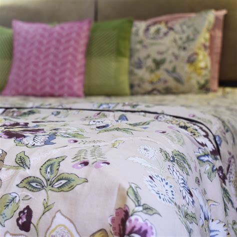 Pink Paradise All over Printed King Sized Bedsheet Set – Saga Jaipur