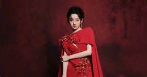 Song Zu Er faces backlash after viral clips highlight her reactions to ...